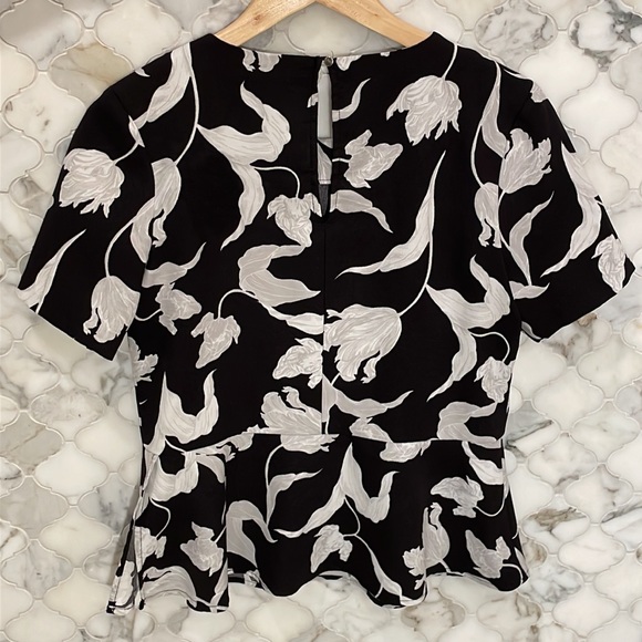Banana Republic Factory black/white Floral Peplum Short Sleeve Blouse. Size S - Picture 1 of 10